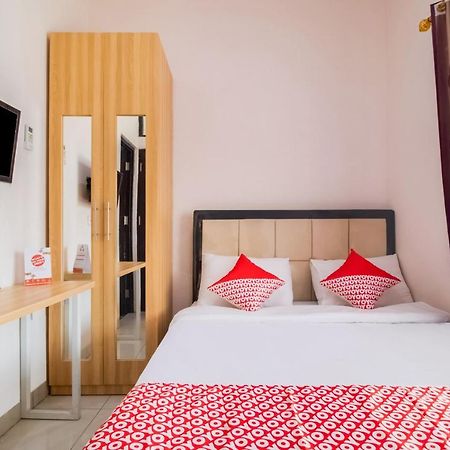 Hotel Oyo 3256 Rukost I8 Karawang Exterior foto