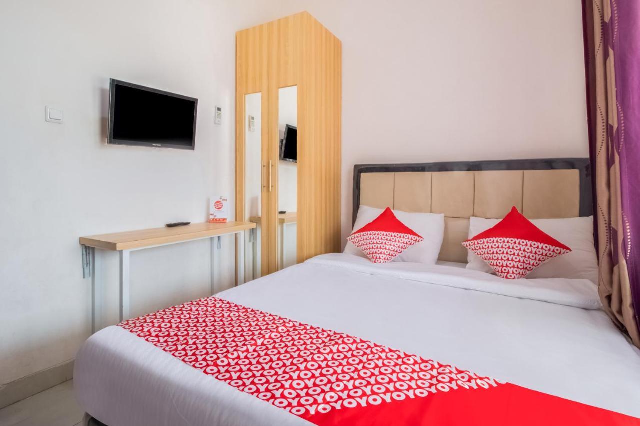Hotel Oyo 3256 Rukost I8 Karawang Exterior foto