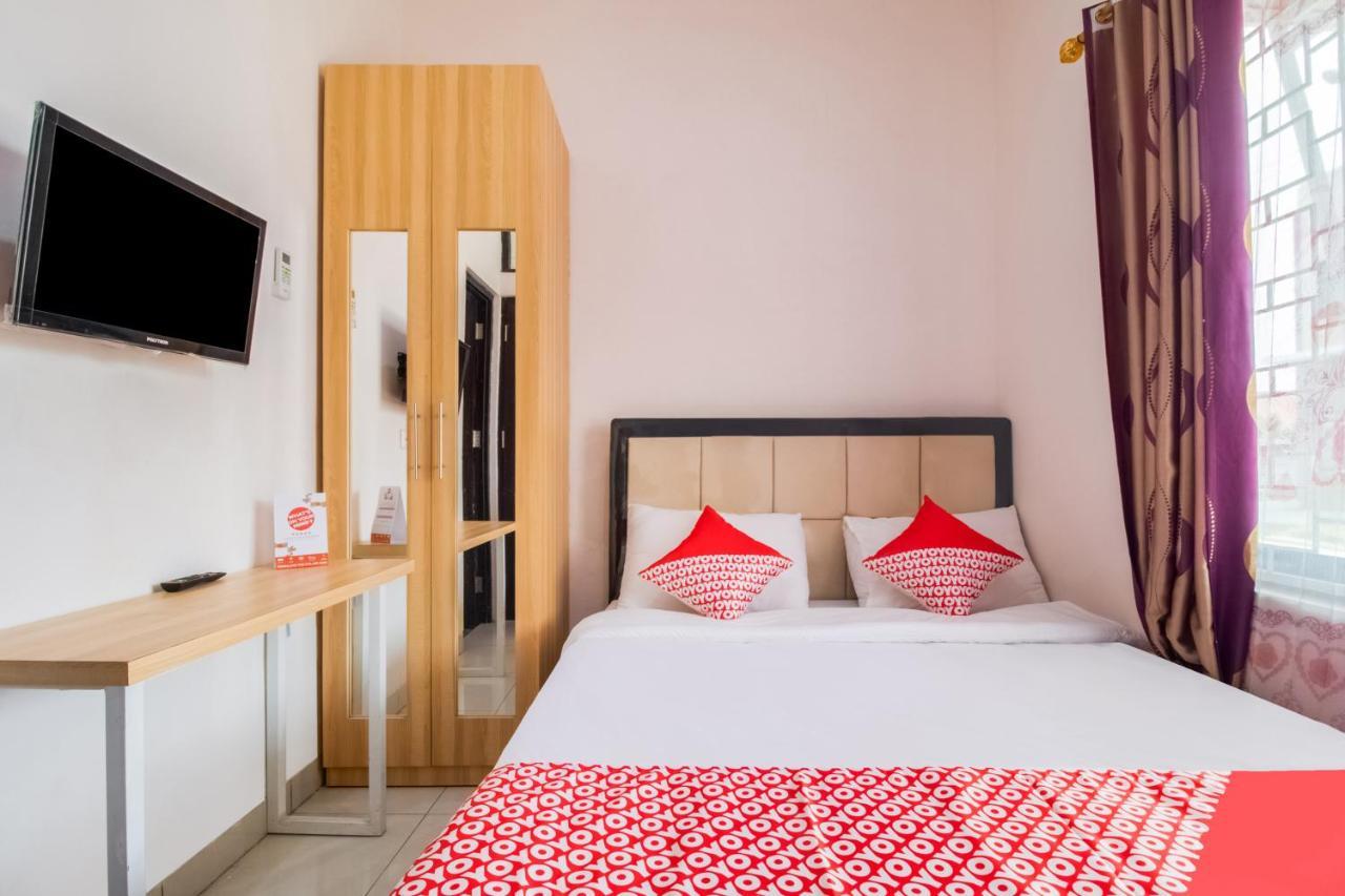 Hotel Oyo 3256 Rukost I8 Karawang Exterior foto