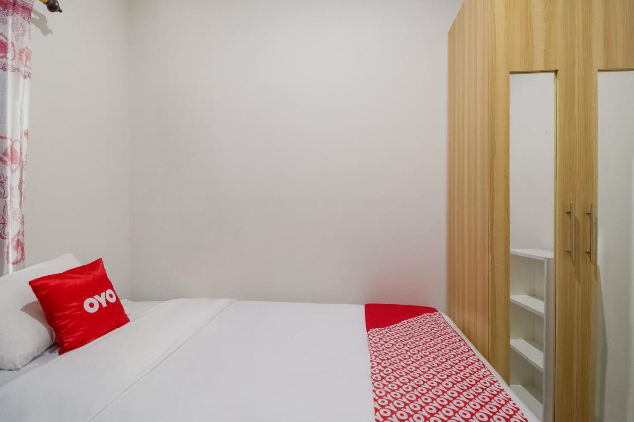 Hotel Oyo 3256 Rukost I8 Karawang Exterior foto